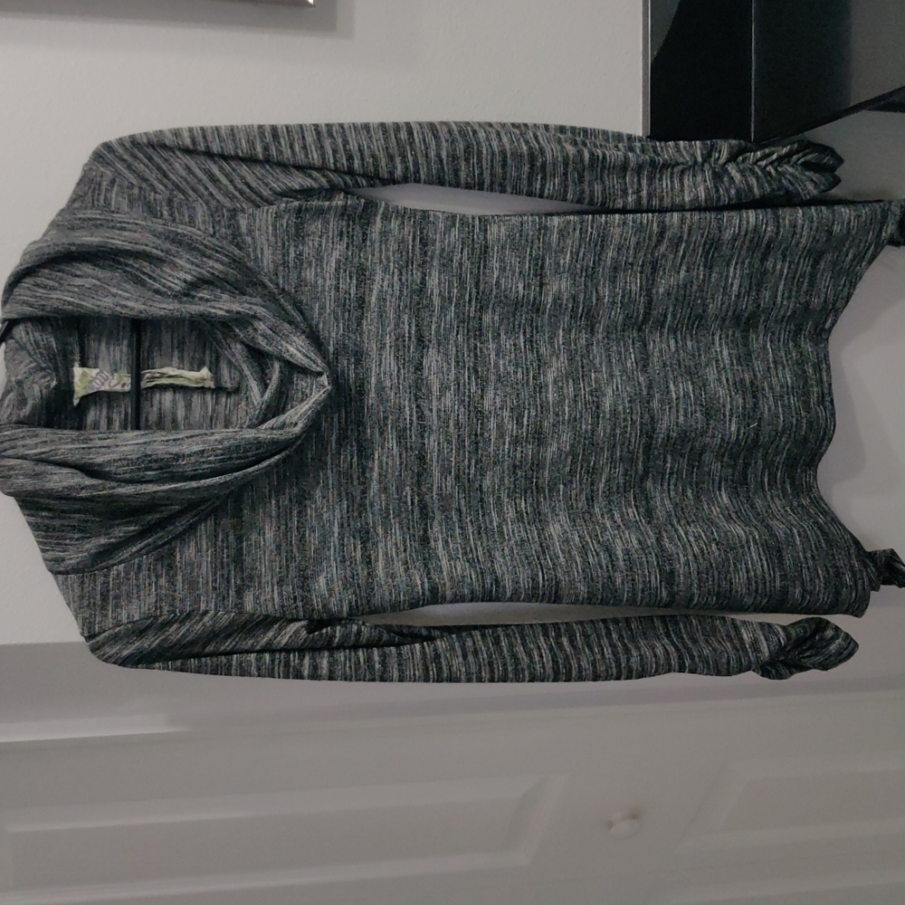 Code Vintage, long sleeves scrunched at bottom with oversized turtle neck